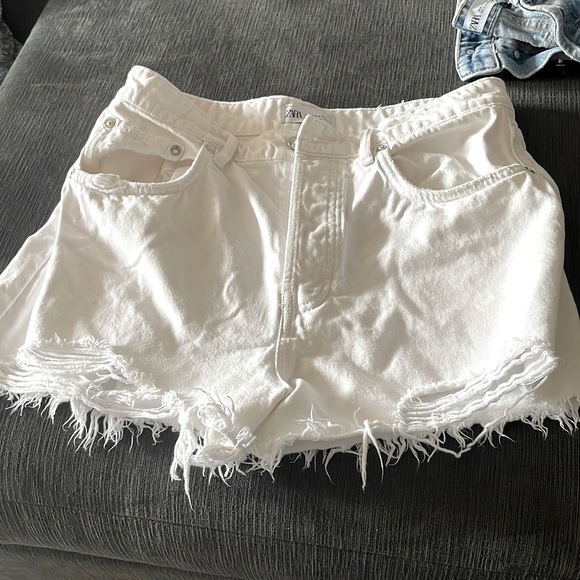 Zara White Denim Shorts - Picture 1 of 3